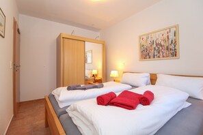 2 chambres, bureau, fer et planche à repasser, Wi-Fi gratuit