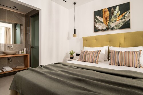 Nerea Deluxe Seafront Villa, Iconic Infinity Pool