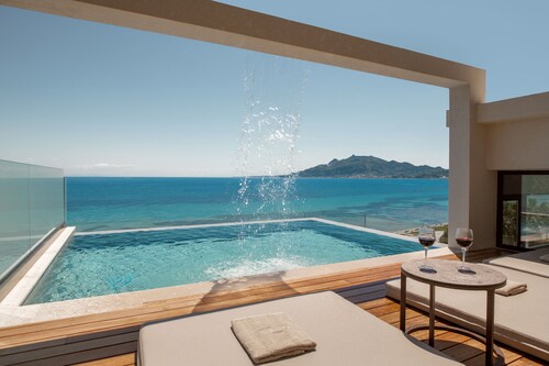 Nerea Deluxe Seafront Villa, Iconic Infinity Pool