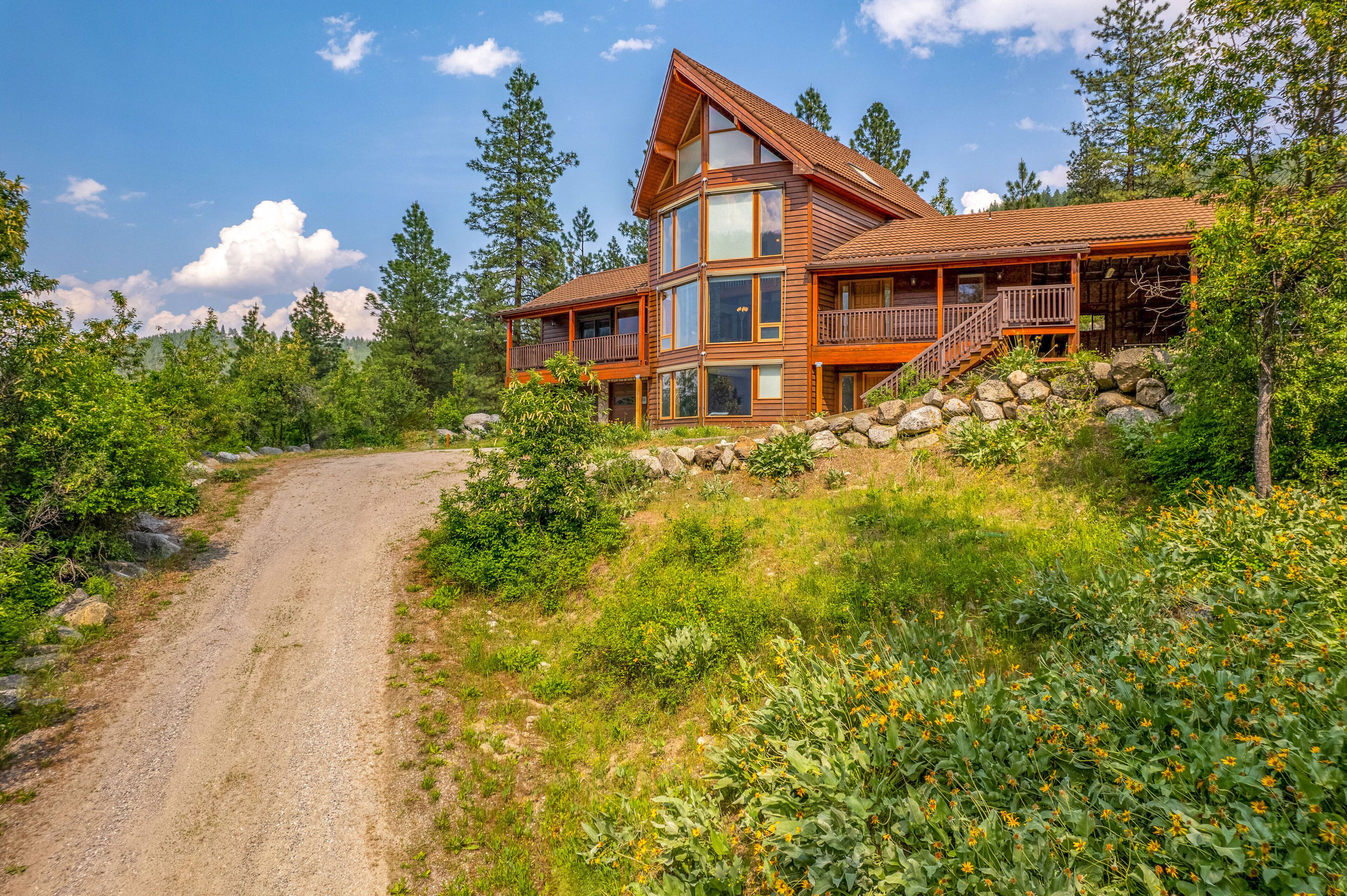 Majestic Mountain Views from Every Window