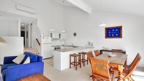 Stereo - 19 Peregian Court Resort (Peregian Beach)