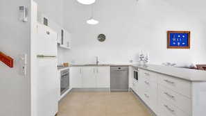 Enjoy cooking in this well-equipped kitchen with an oven, dishwasher, and sink.