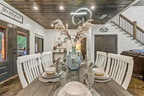 Dining - Game Room | Horseshoes | Kid’s Playset | Hot Tub (Broken Bow)