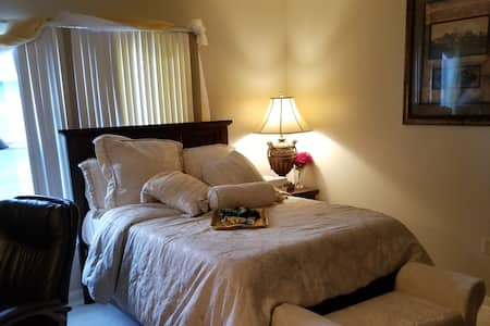 Deltona Bed & breakfast