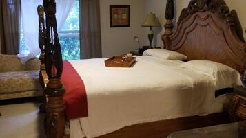 4 bedrooms, iron/ironing board, WiFi, bed sheets