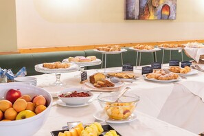 Free daily buffet breakfast - Hotel Relais Orsingher (Primiero San Martino di Castrozza)