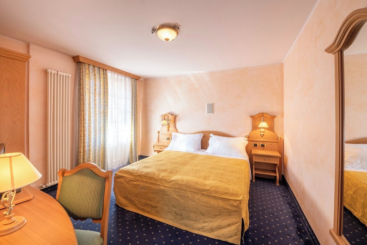 Kamar Double atau Twin Standar | Minibar, brankas, kedap suara, dan Wi-Fi gratis