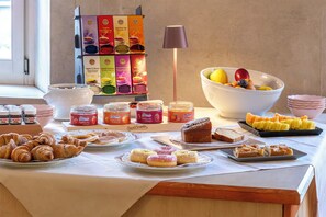 Desayuno bufé gratuito y diario