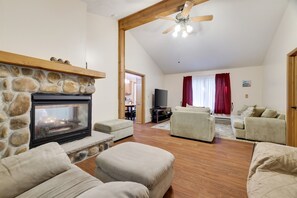 Smart-TV, Kamin, Tischfußball, Tischtennisplatte