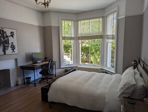 2 Schlafzimmer, Schreibtisch, Bügeleisen/Bügelbrett, kostenloses WLAN