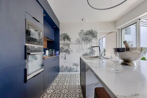 Réfrigérateur, micro-ondes, four, lave-vaisselle