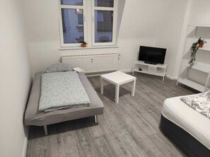2 bedrooms, travel cot, free WiFi, bed sheets
