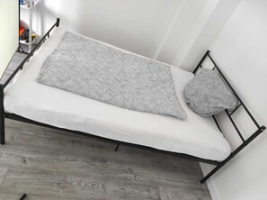 2 habitaciones, cuna de viaje, wifi gratis y ropa de cama