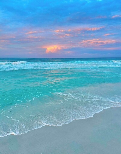 Most Private Oasis on the Island-Backyard Resort Vibe -Minutes walk to the Beach
