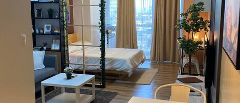 1 bedroom, desk, free WiFi, bed sheets