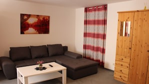 City Apartment | Living area - ZV-Scholtz Burghausen Stadtplatz 95 (Burghausen)