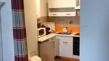 City-Apartment | Eigene Küche | Kühlschrank, Mikrowelle, Ofen, Herdplatte