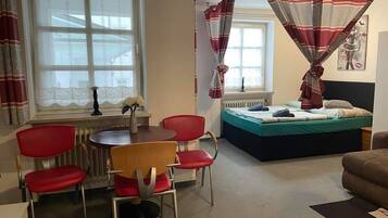 City-Apartment | 1 Schlafzimmer, individuell dekoriert, individuell eingerichtet