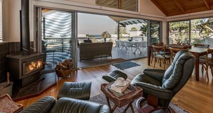 INVITING 2 STOREY COASTAL COTTAGE SITUATED HIGH ABOVE OLD DUNSBOROUGH