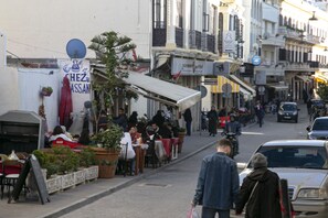 Outdoor dining - Historic Rue de la Kasbah Villa (Tangier)