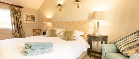 4 室のベッドルーム、WiFi、ベッドシーツ