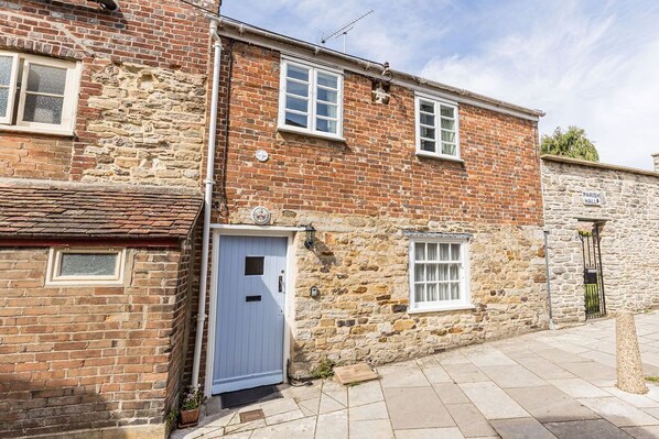 Exterior - Bronte Cottage, Wareham. Sleeps 4 & baby/child (Wareham)
