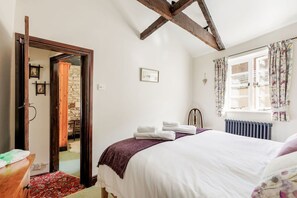 3 bedrooms, WiFi - Bronte Cottage, Wareham. Sleeps 4 & baby/child (Wareham)