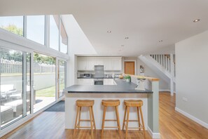 Refrigerador, microondas, horno y lavavajillas