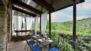 Outdoor dining - Bella Vista, Montefienali, Gaiole in Chianti, Siena and Chianti (Gaiole in Chianti)