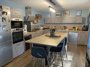Cookware/dishes/utensils