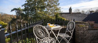 Pretty dog friendly cottage for two in the heart of the Georgian town of Richmond, North Yorkshire