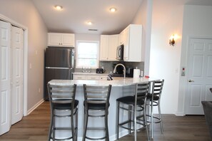 Fridge, microwave, oven, stovetop - 1300 Stoney Brook Circle, Unit 1303- Affordable vacation rental centrally located in Rehoboth Beach! (Rehoboth)