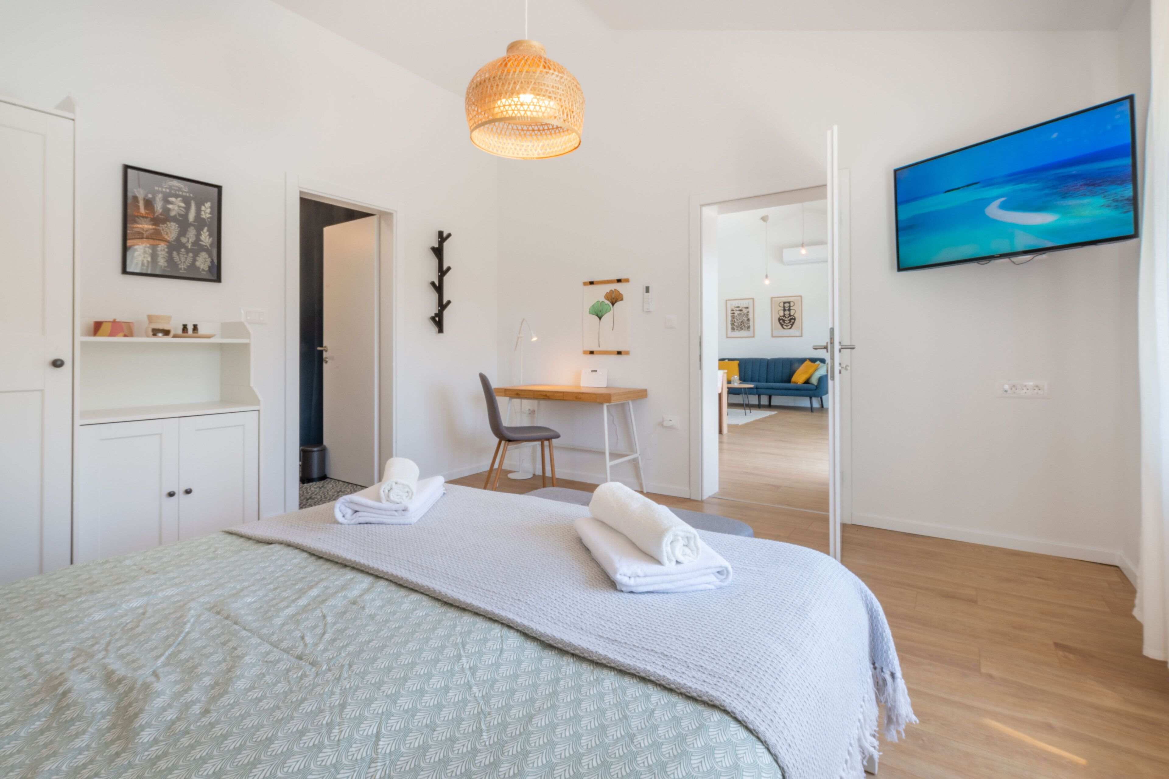 2 Schlafzimmer, Zimmersafe, Schreibtisch, Bügeleisen/Bügelbrett