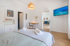 2 bedrooms, in-room safe, desk, iron/ironing board