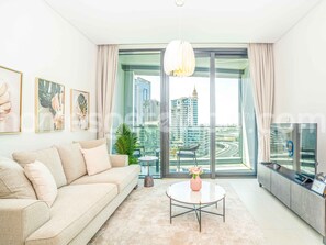 Executive-Apartment | Wohnbereich | 55-Zoll-Smart-TV mit Kabelempfang