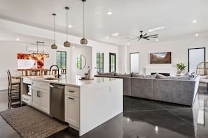 Interior - Desert Paradise: Private Pool, Bbq, Fire Table (Hurricane)
