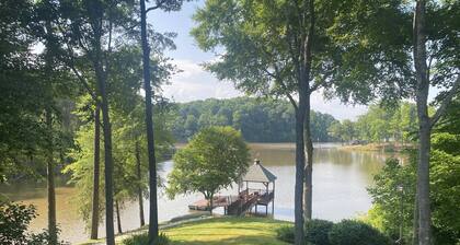 Bay Head Cove - Peaceful 5 bedroom lakefront home on private cove with boat dock
