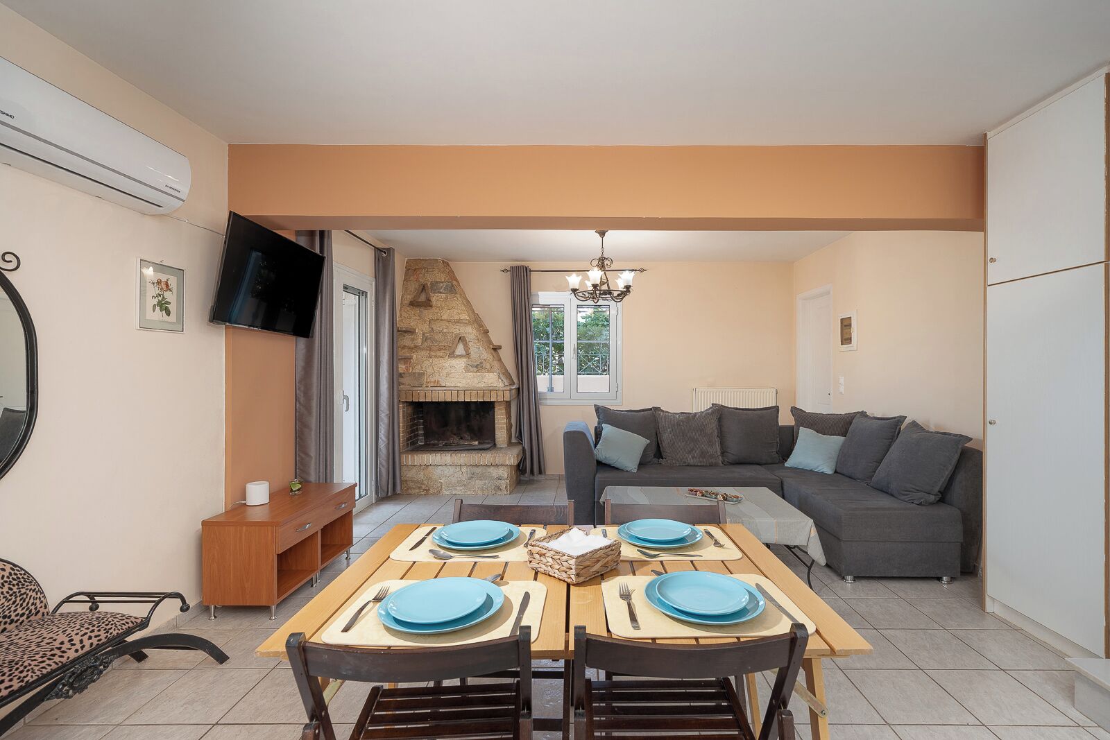 舒适公寓, 阳台 | 起居区 | 平板电视