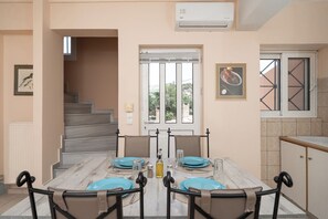 Villa Deluxe | Área de sala de estar | Televisión de pantalla plana 