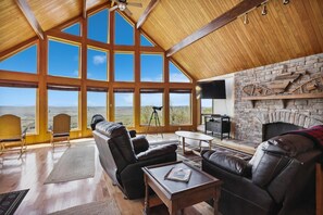 Smart-TV, peis, DVD-spiller og fotballspill