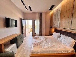 Soundproofing, free WiFi