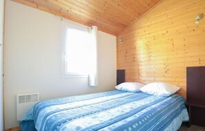 2 habitaciones y tabla de planchar con plancha 