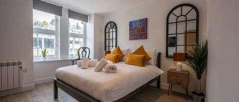 2 habitaciones, tabla de planchar con plancha, wifi y ropa de cama
