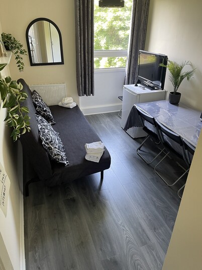Central London Zone 1 Battersea Zone 2. walking distance into Zone 1.