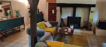 Family house, sleeps 6/8, pets welcome