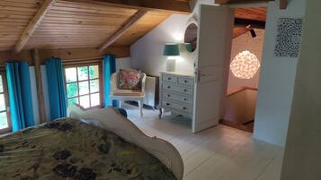 3 bedrooms, iron/ironing board, bed sheets