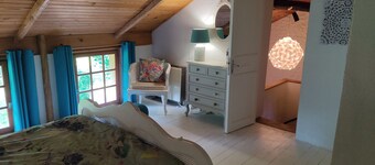Family house, sleeps 6/8, pets welcome