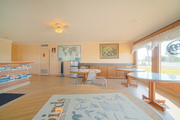 Lobby - Vali Ho Motel By OYO Weslaco Mercedes (Weslaco)