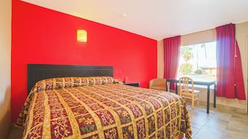 Een strijkplank/strijkijzer, gratis wifi, beddengoed