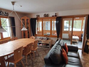 TV, fireplace - Casa Hofer by Interhome (Valbella)